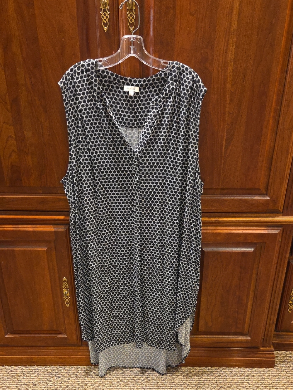 Sleeveless Black & White Geometric Shift Dress
